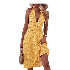 This Sexy lil number is HUHOT ladies SZ L in yellow floral halter dress ruched